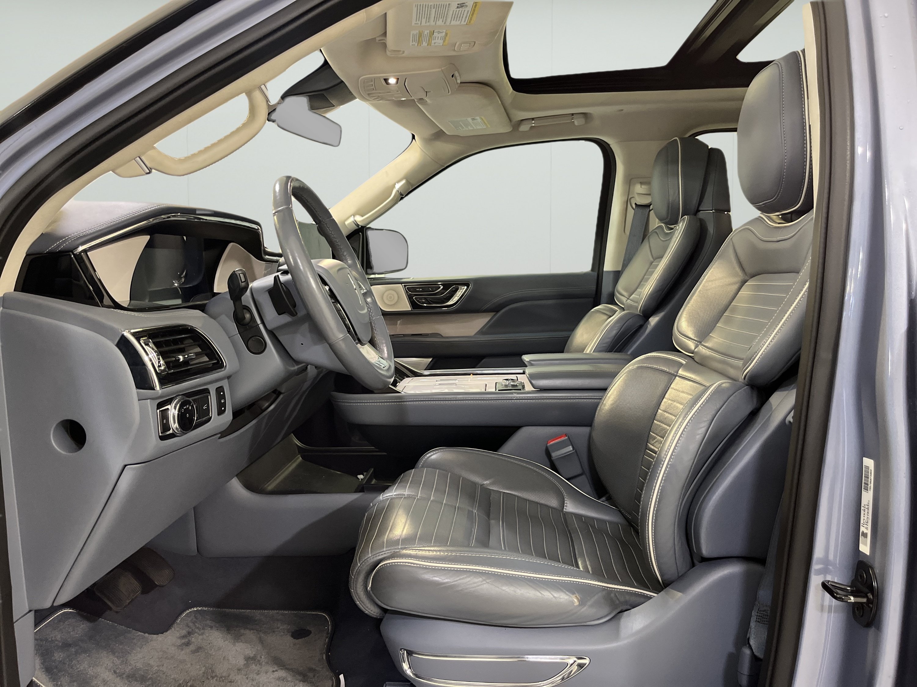 Used 2020 Lincoln Navigator Black Label AWD/4WD image 12
