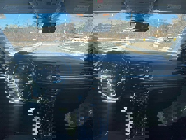 Used 2024 Volkswagen Jetta SE w/ Panoramic Sunroof Package image 11