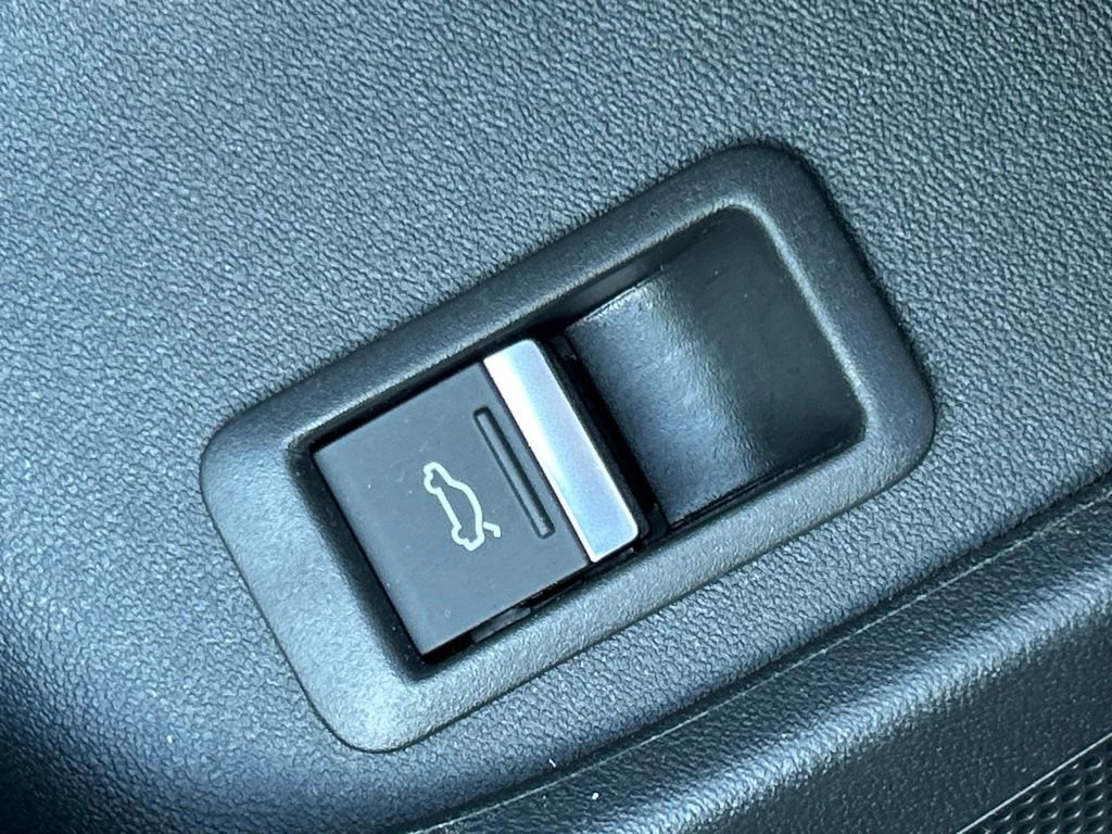 Used 2024 Audi Q4 e-tron Premium w/ Convenience Package image 66