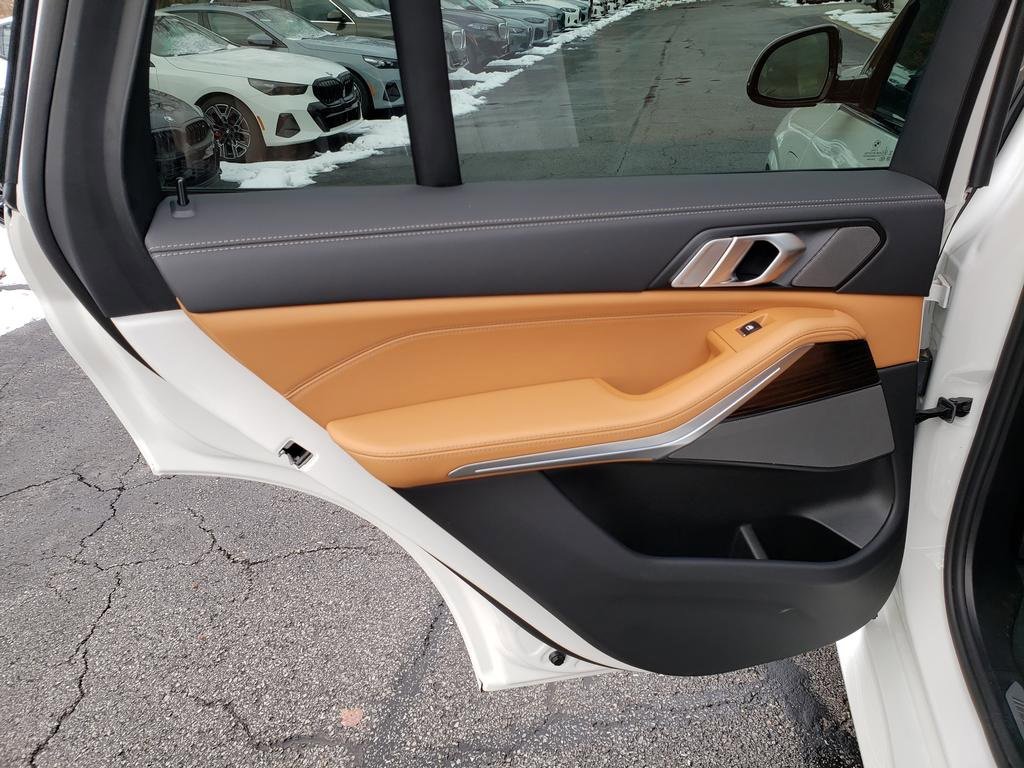 Used 2025 BMW X5 xDrive50e w/ M Sport Package image 12