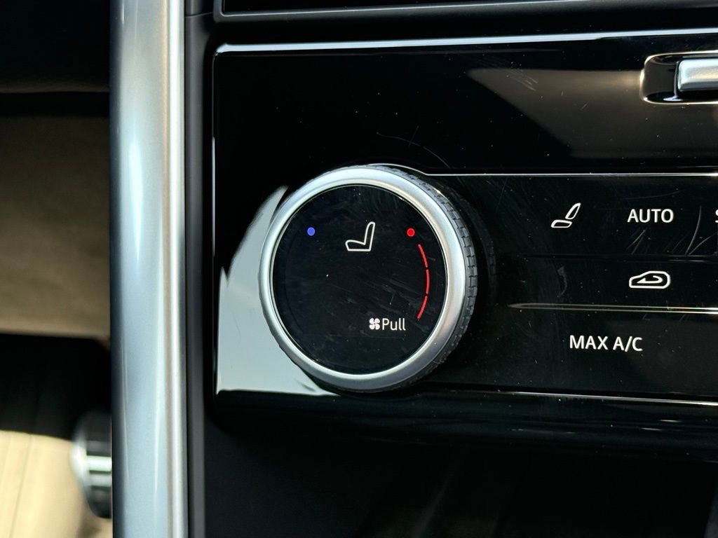 Certified 2025 Land Rover Discovery Dynamic SE image 23