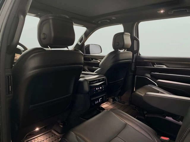 Used 2024 Jeep Wagoneer Series II w/ Premium Group I AWD/4WD image 20