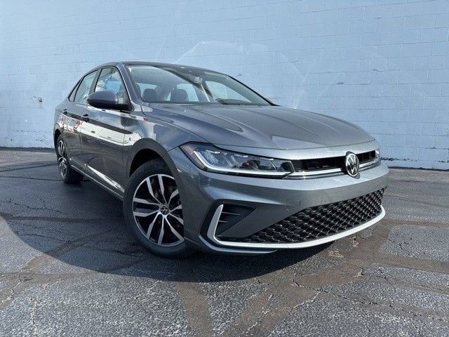 Used 2025 Volkswagen Jetta SE FWD image 8