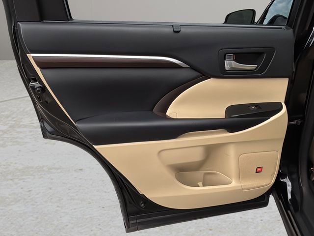 Used 2015 Toyota Highlander Limited Platinum AWD/4WD image 14