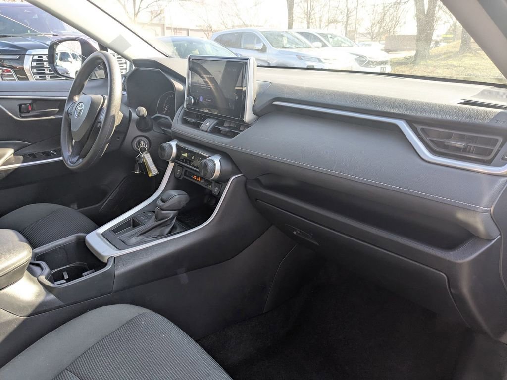 Used 2024 Toyota RAV4 LE image 29