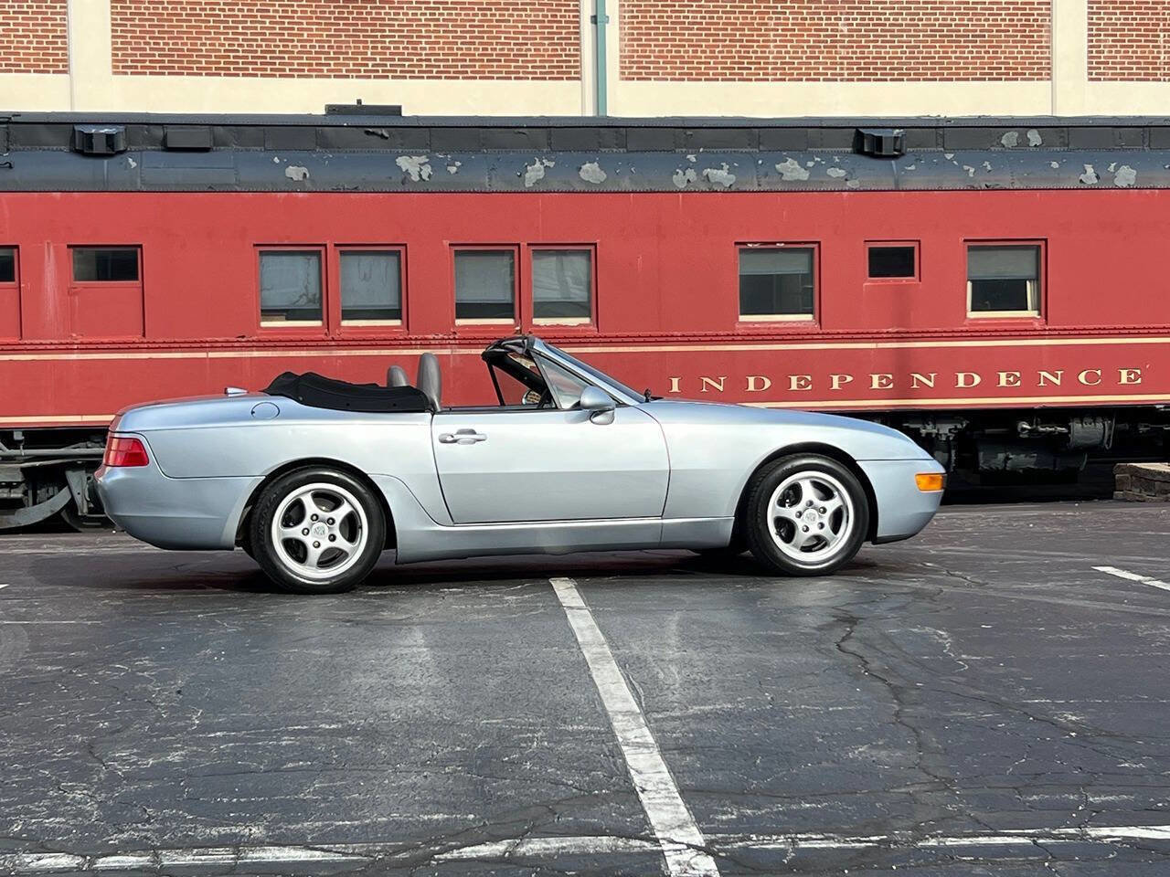 Used 1994 Porsche 968 Cabriolet RWD image 3