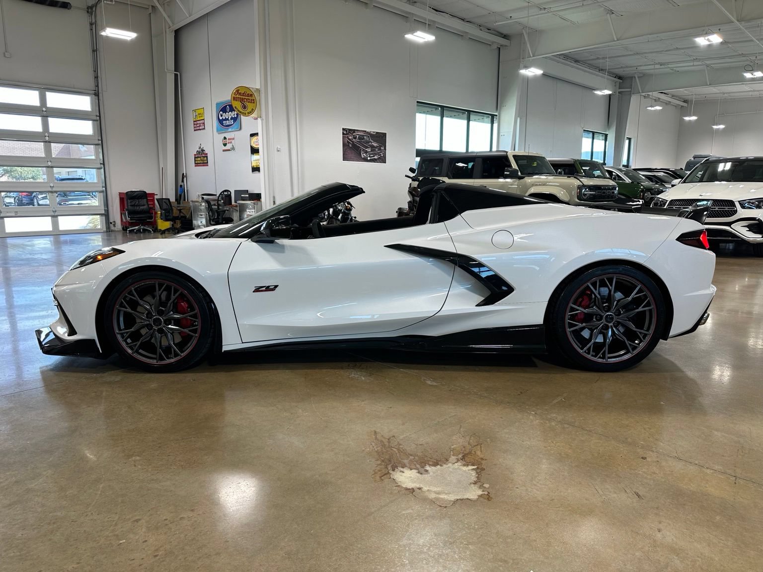 Used 2023 Chevrolet Corvette Stingray Premium Conv w/ Z51 Performance Package RWD image 7