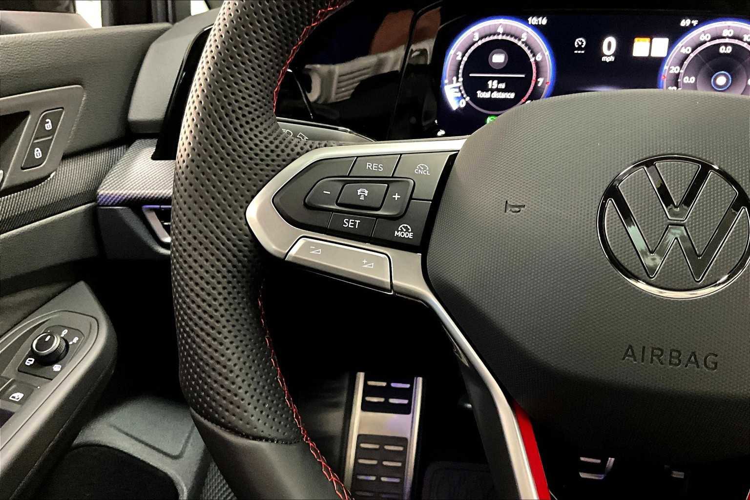 New 2025 Volkswagen GTI SE image 17