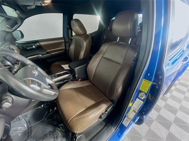 Used 2016 Toyota Tacoma Limited image 9