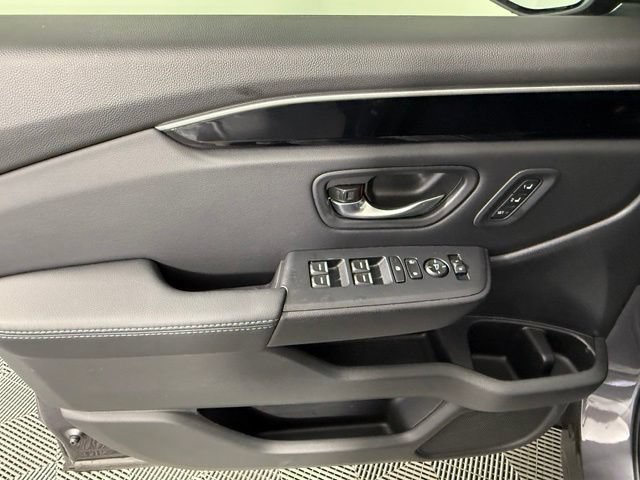 Used 2025 Honda Pilot Touring image 13