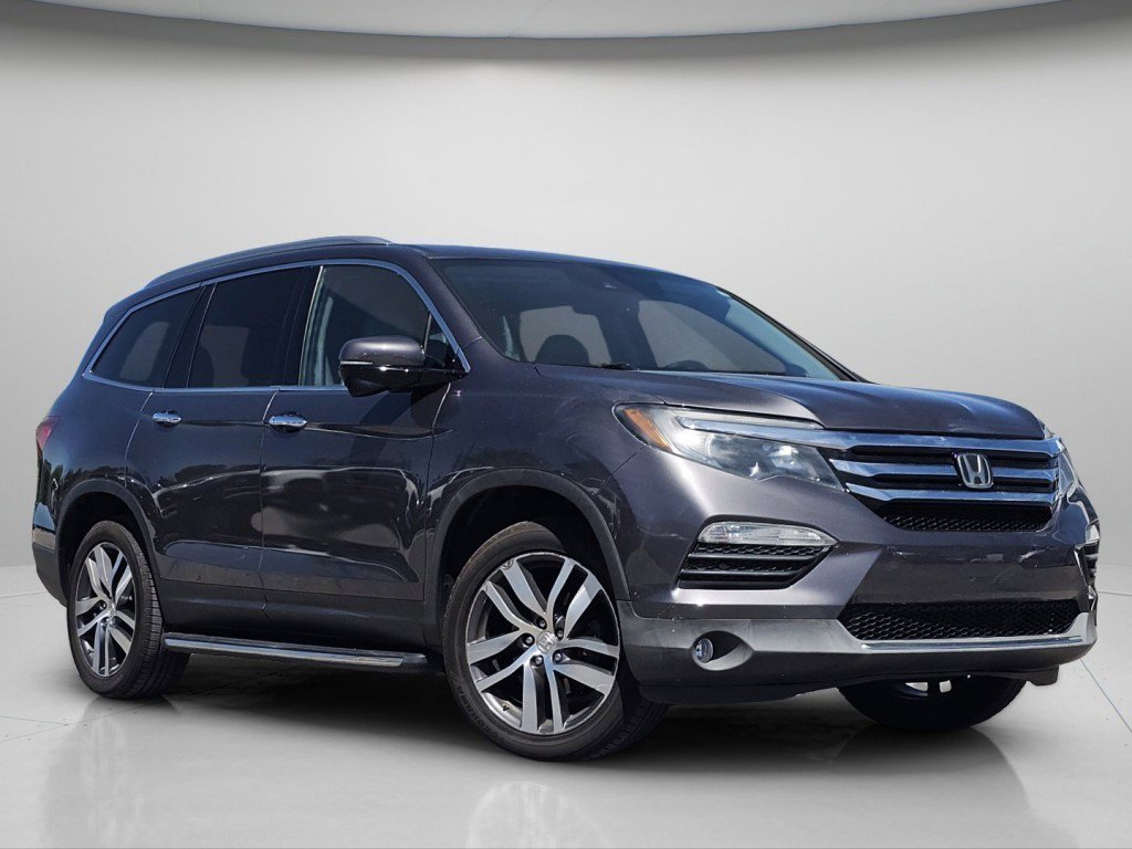 Used 2017 Honda Pilot Touring image 2