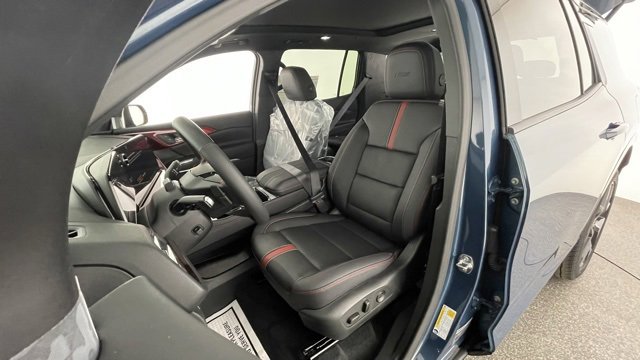 Used 2025 Chevrolet Traverse RS image 33
