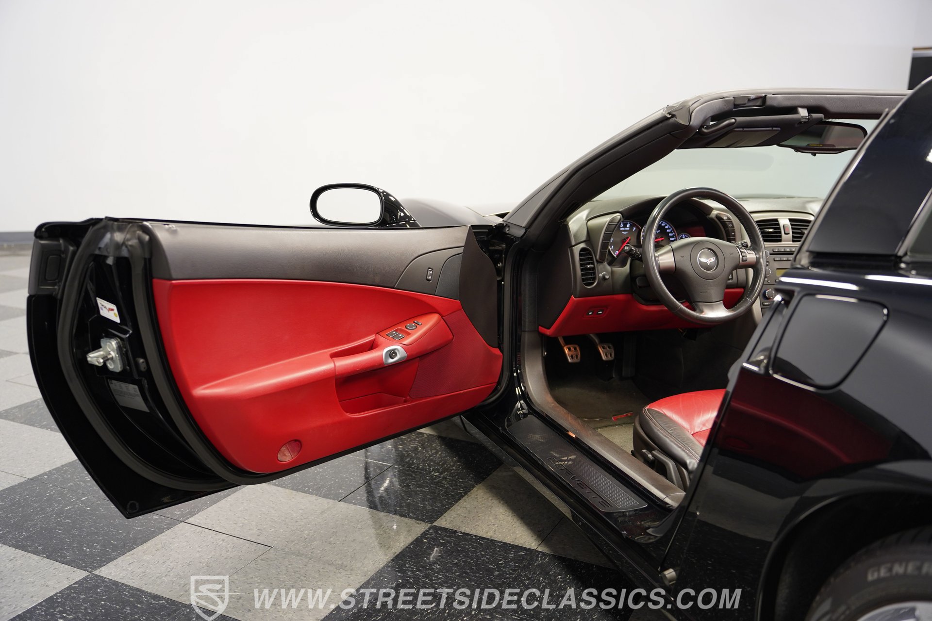 Used 2007 Chevrolet Corvette Coupe w/ Performance Package RWD image 37