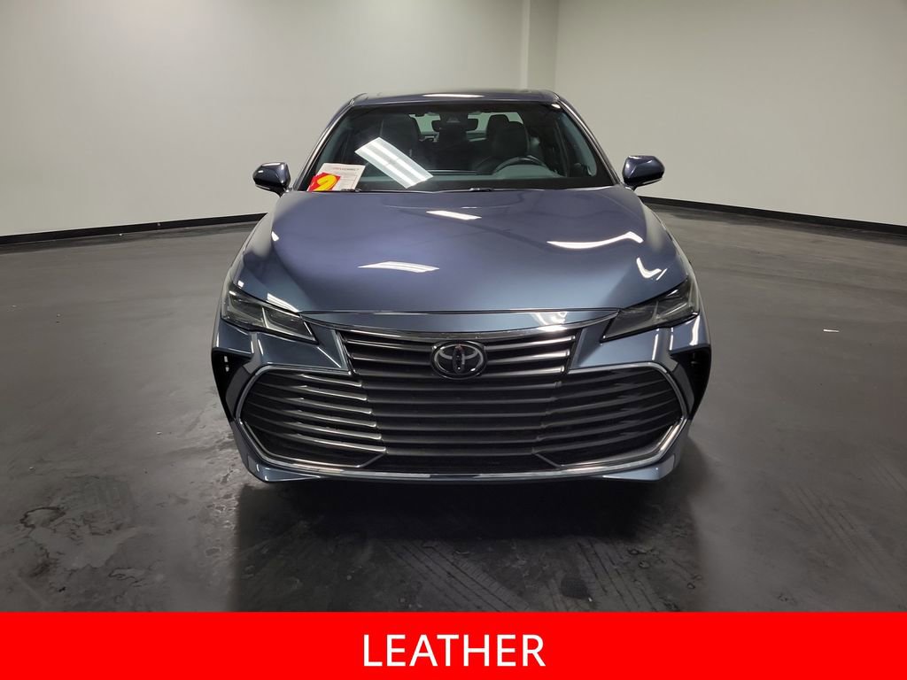 Used 2019 Toyota Avalon Limited image 3