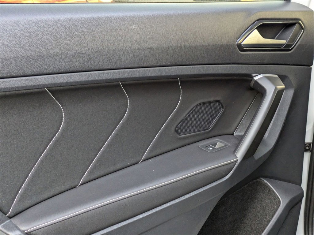 Used 2024 Volkswagen Tiguan SE image 25