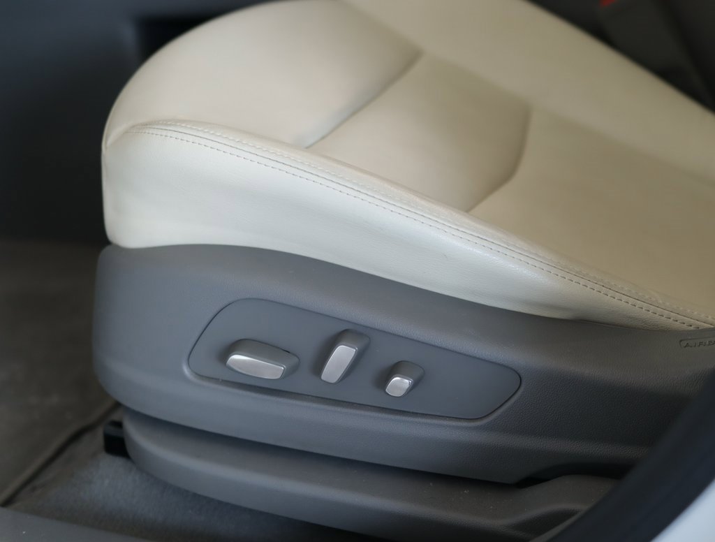 Used 2025 Cadillac XT6 Premium Luxury image 21