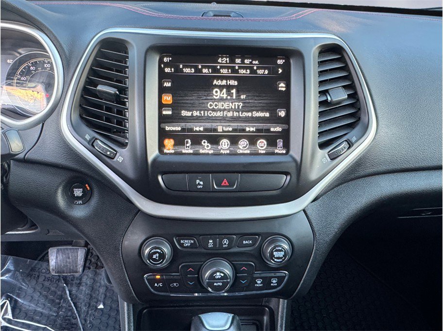 Used 2018 Jeep Cherokee Trailhawk w/ Trailer Tow Group image 11