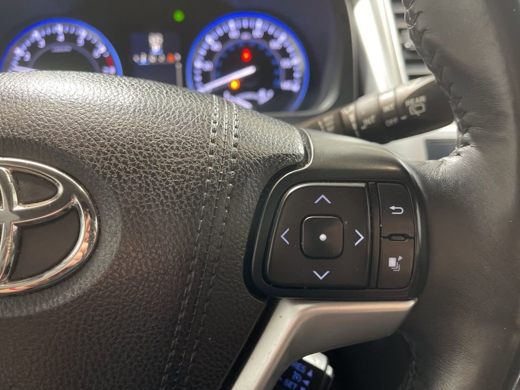 Used 2015 Toyota Highlander XLE image 23