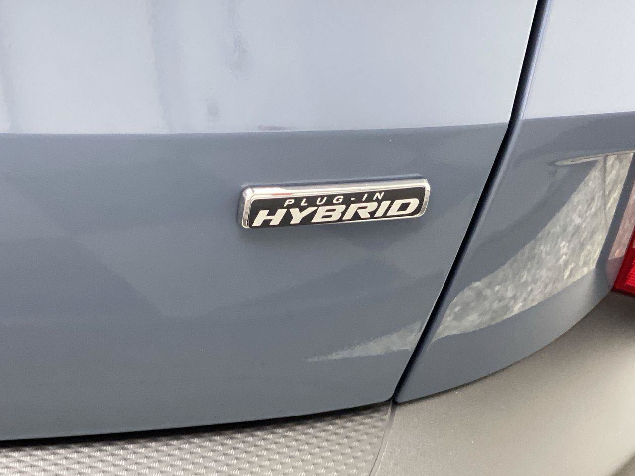 New 2024 Ford Escape SE w/ PHEV Premium Package FWD image 32