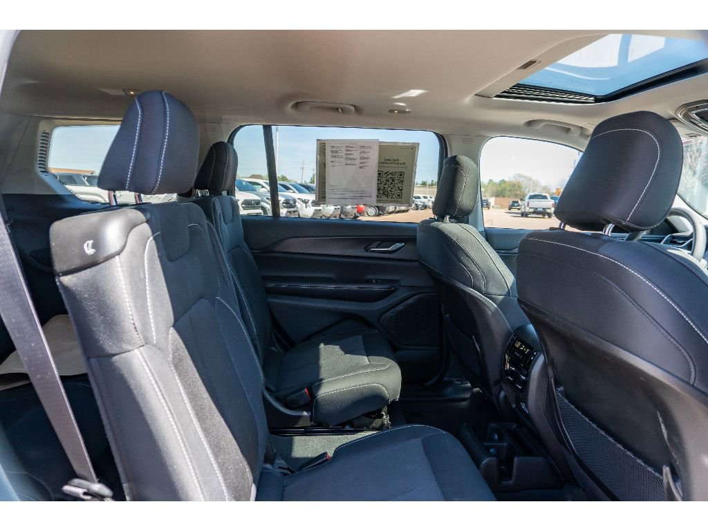 Used 2024 Jeep Grand Cherokee L Laredo image 18