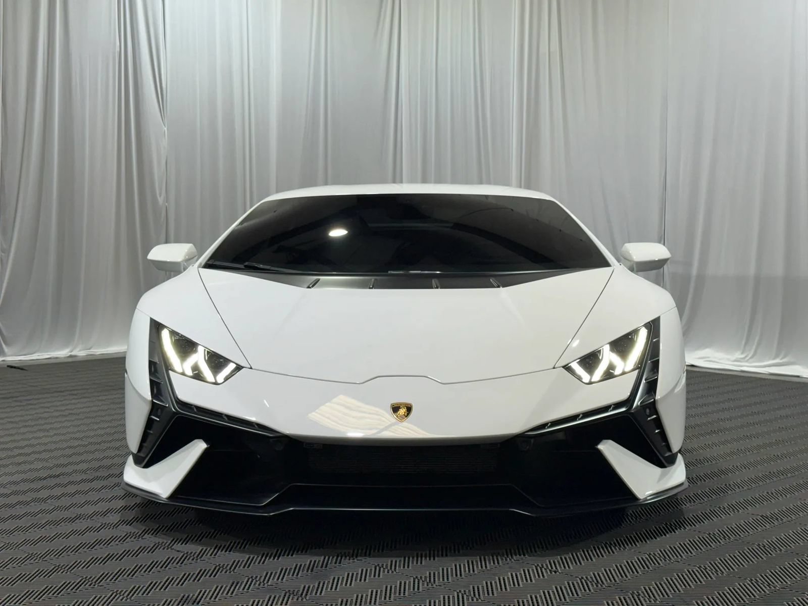 Used 2023 Lamborghini Huracan Tecnica RWD image 3