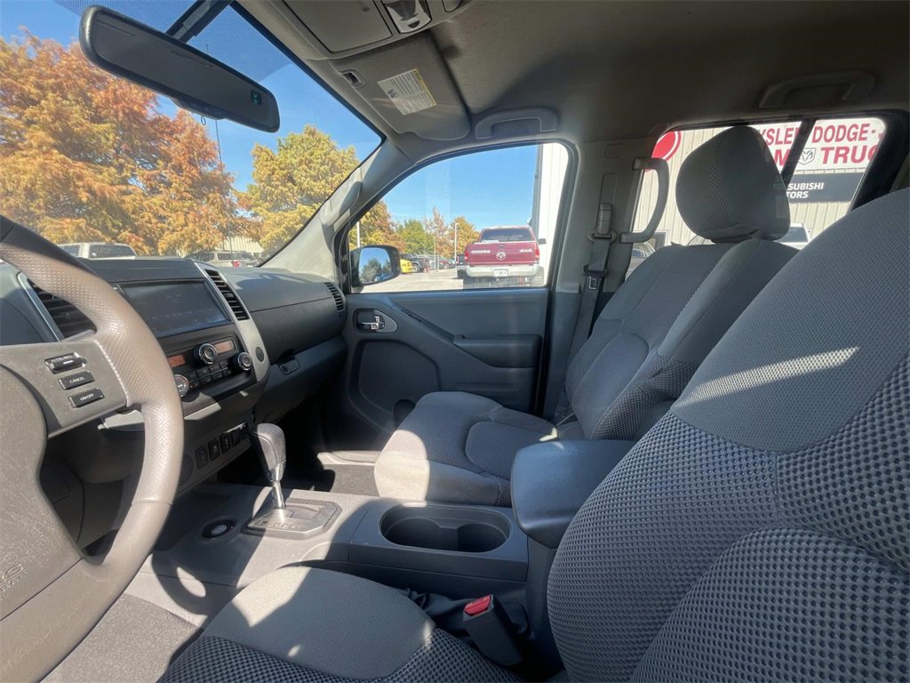 Used 2020 Nissan Frontier SV w/ Midnight Edition Floor Mats image 10