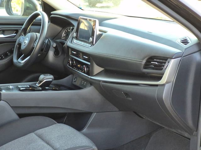 Used 2024 Nissan Rogue SV FWD image 20