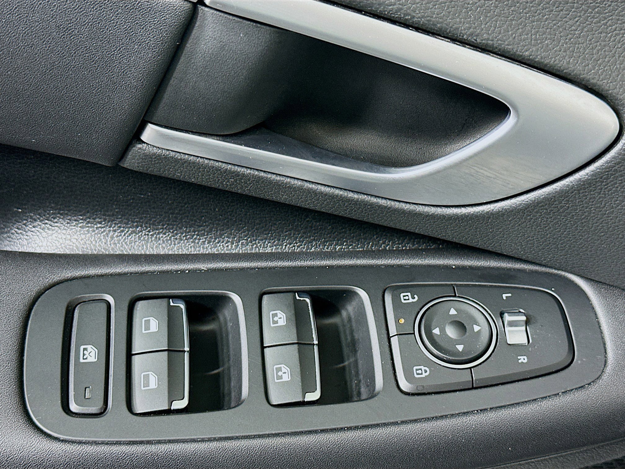 Used 2025 Hyundai Sonata SEL FWD image 15