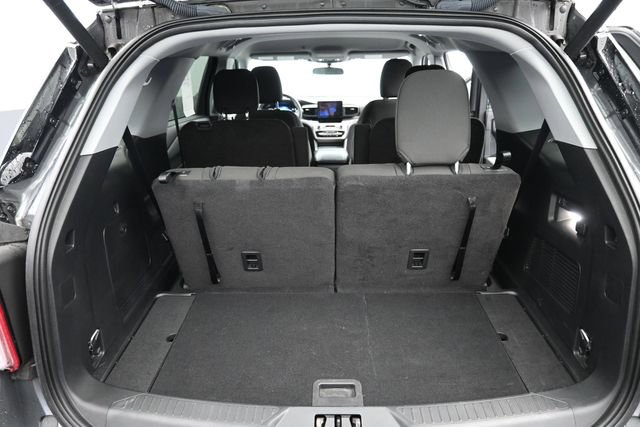 Used 2023 Ford Explorer XLT AWD/4WD image 6