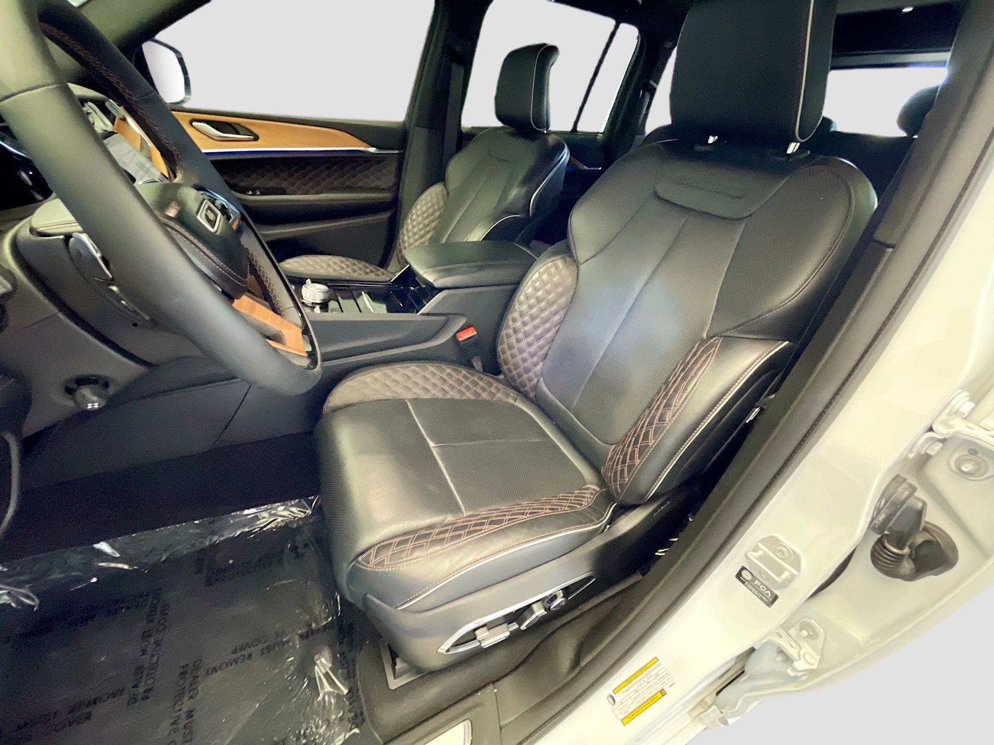 Used 2023 Jeep Grand Cherokee Summit AWD/4WD image 14