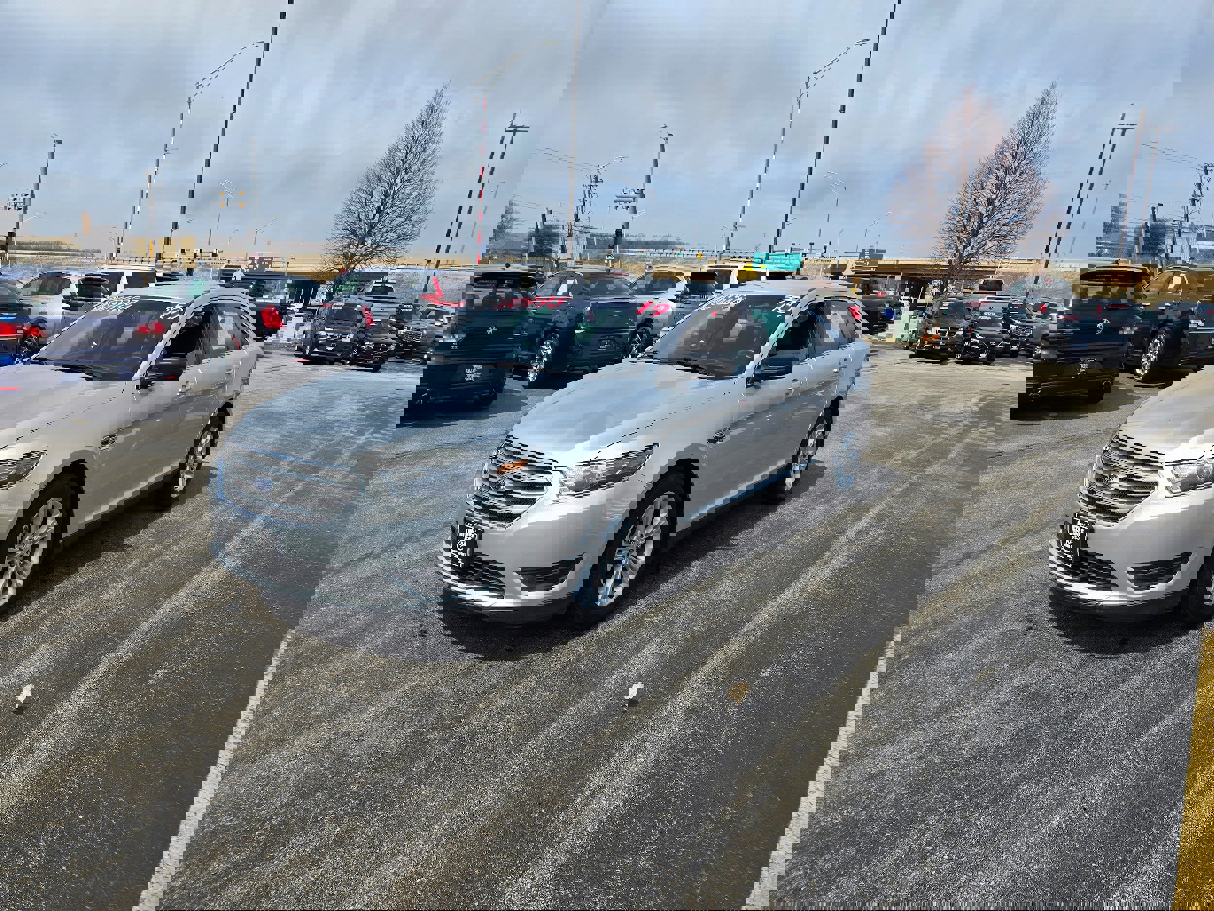 Used 2019 Ford Taurus SEL w/ Equipment Group 201A image 3