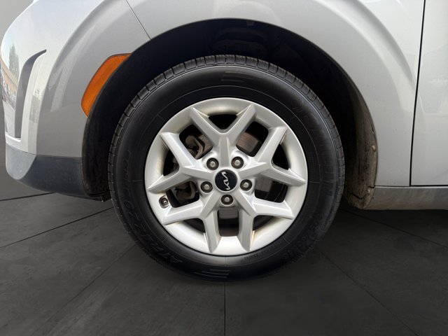 Used 2023 Kia Soul LX w/ Option Group 015 FWD image 9