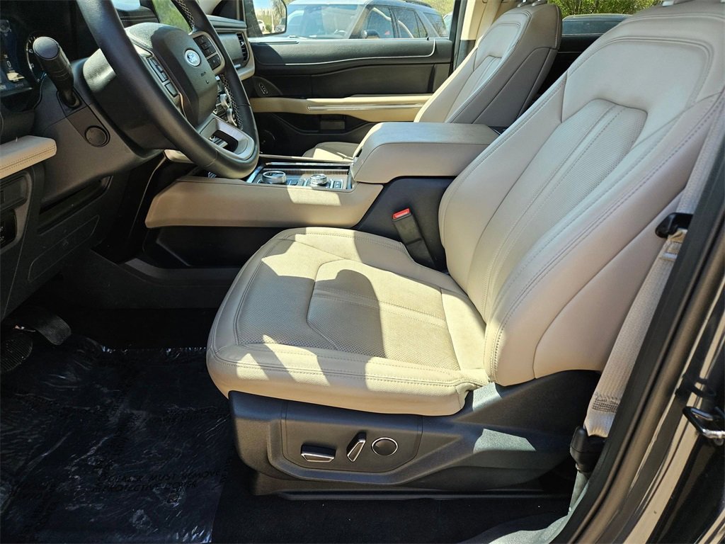 Used 2024 Ford Expedition Limited image 17
