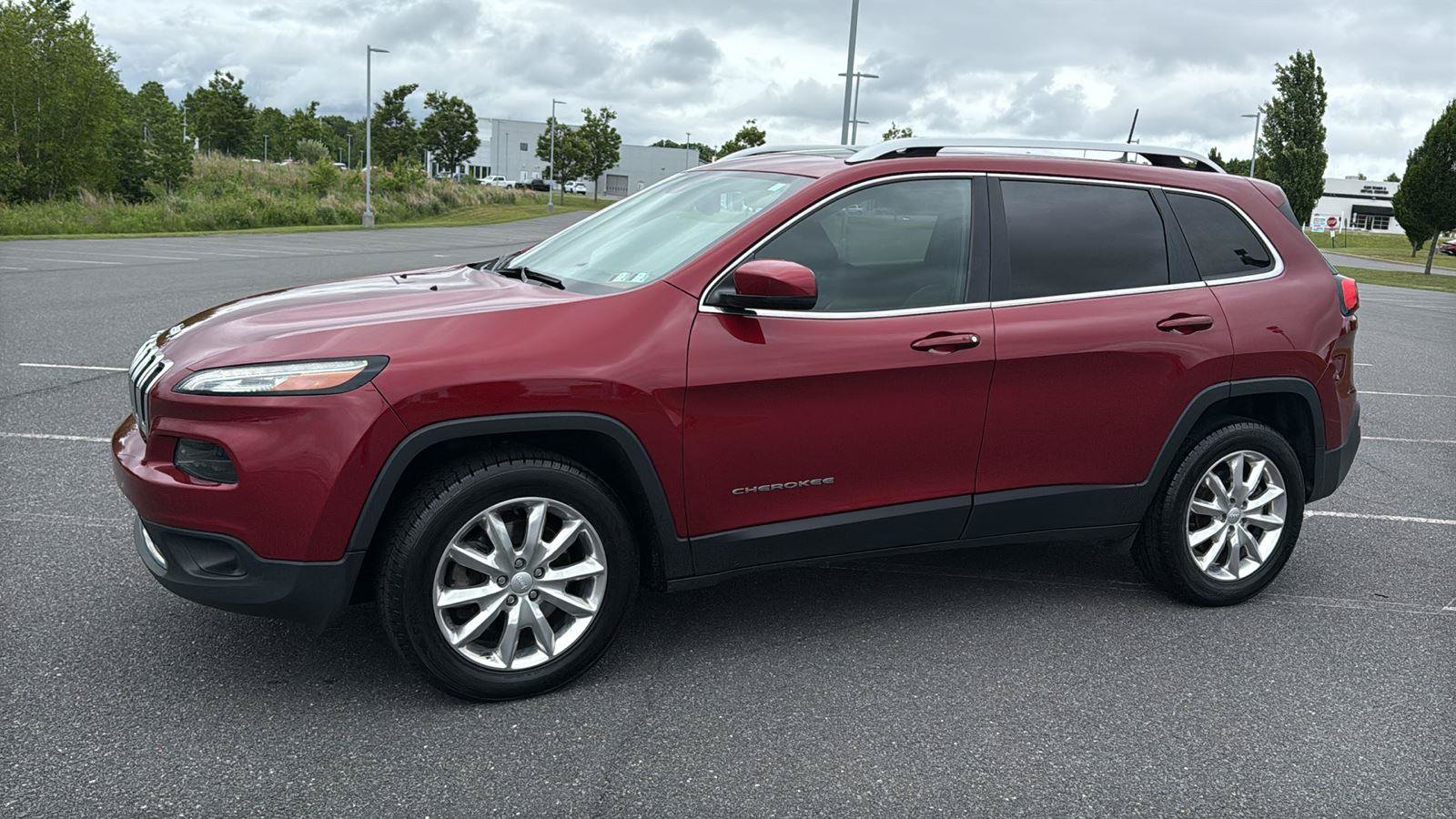 Used 2017 Jeep Cherokee Limited AWD/4WD image 12