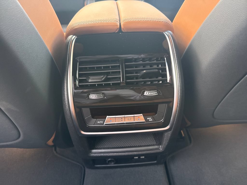 Used 2026 BMW X7 xDrive40i AWD/4WD image 11