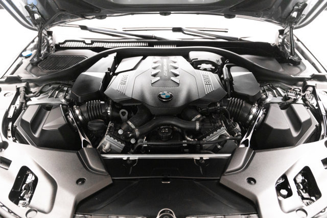Used 2023 BMW M550i xDrive w/ Executive Package image 6