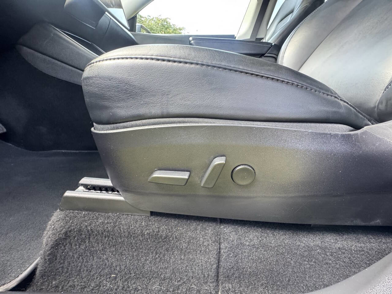 Used 2020 Tesla Model Y Long Range image 10