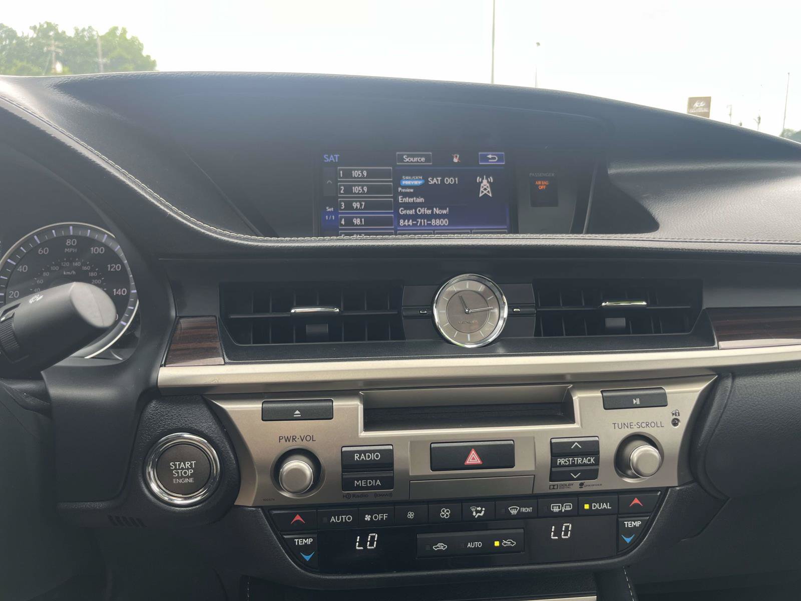 Used 2016 Lexus ES 350 w/ Luxury Package w/Wood Trim FWD image 18