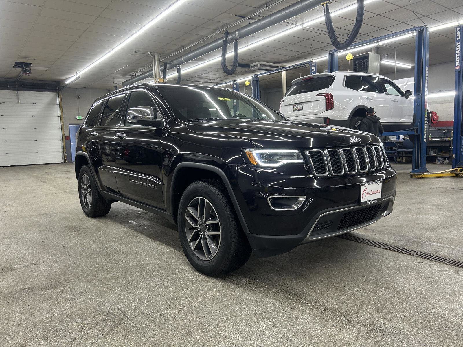 Used 2019 Jeep Grand Cherokee Limited w/ Luxury Group II image 3