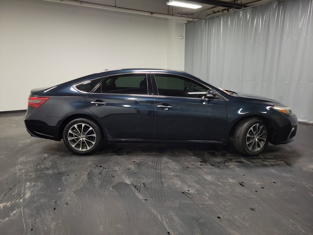 Used 2016 Toyota Avalon XLE image 9