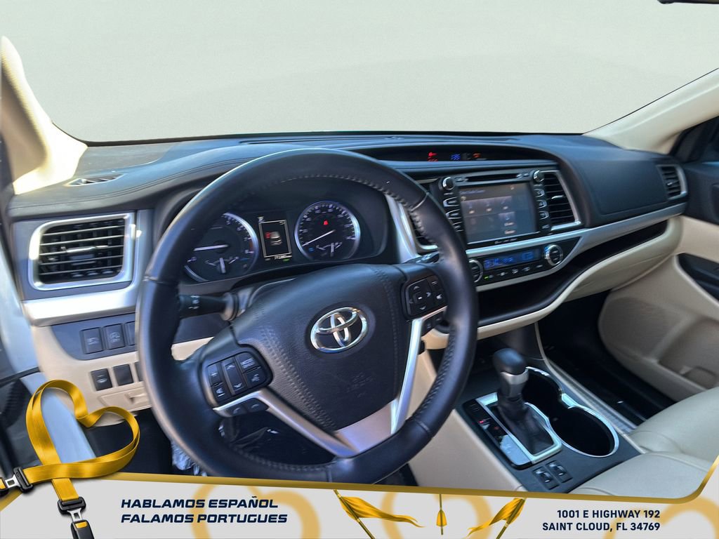 Used 2019 Toyota Highlander XLE image 18