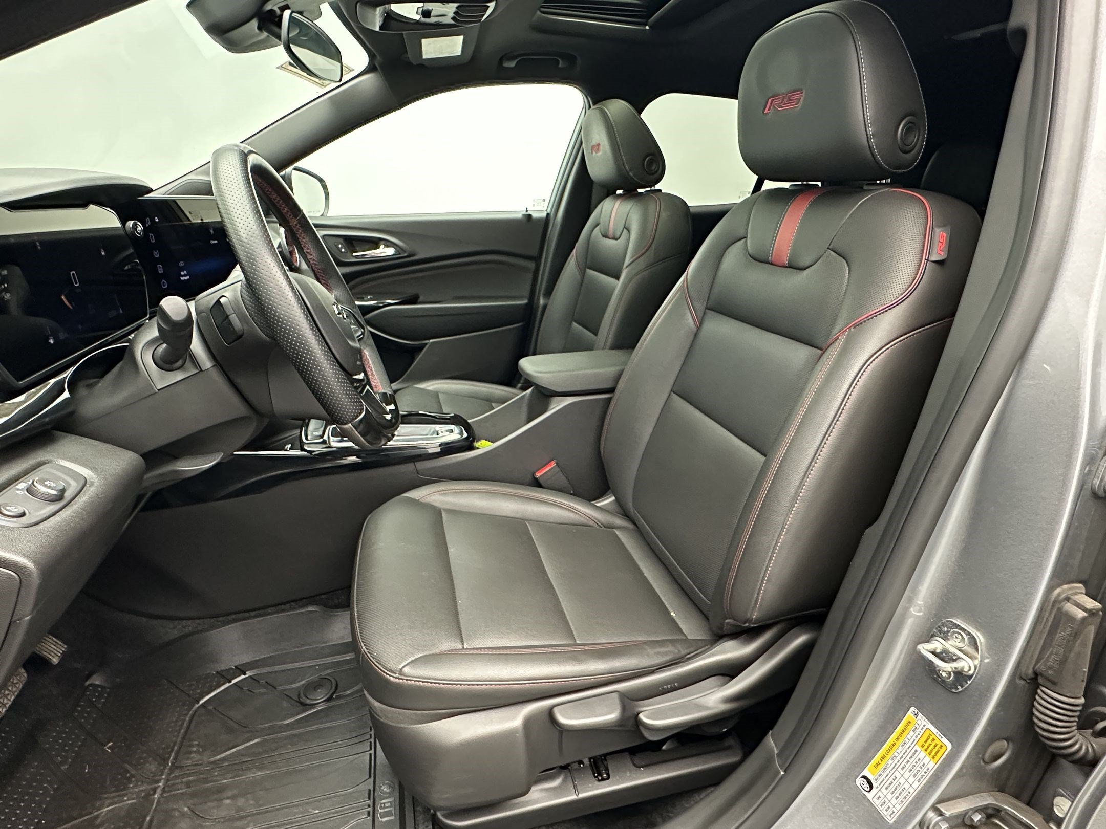 Certified 2024 Chevrolet Trax RS w/ Sunroof Package FWD image 5