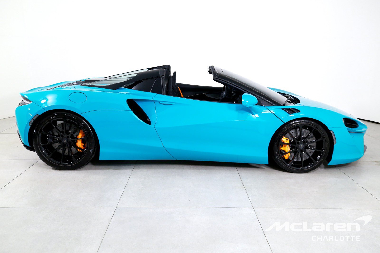 Used 2025 McLaren Artura Spider RWD image 11
