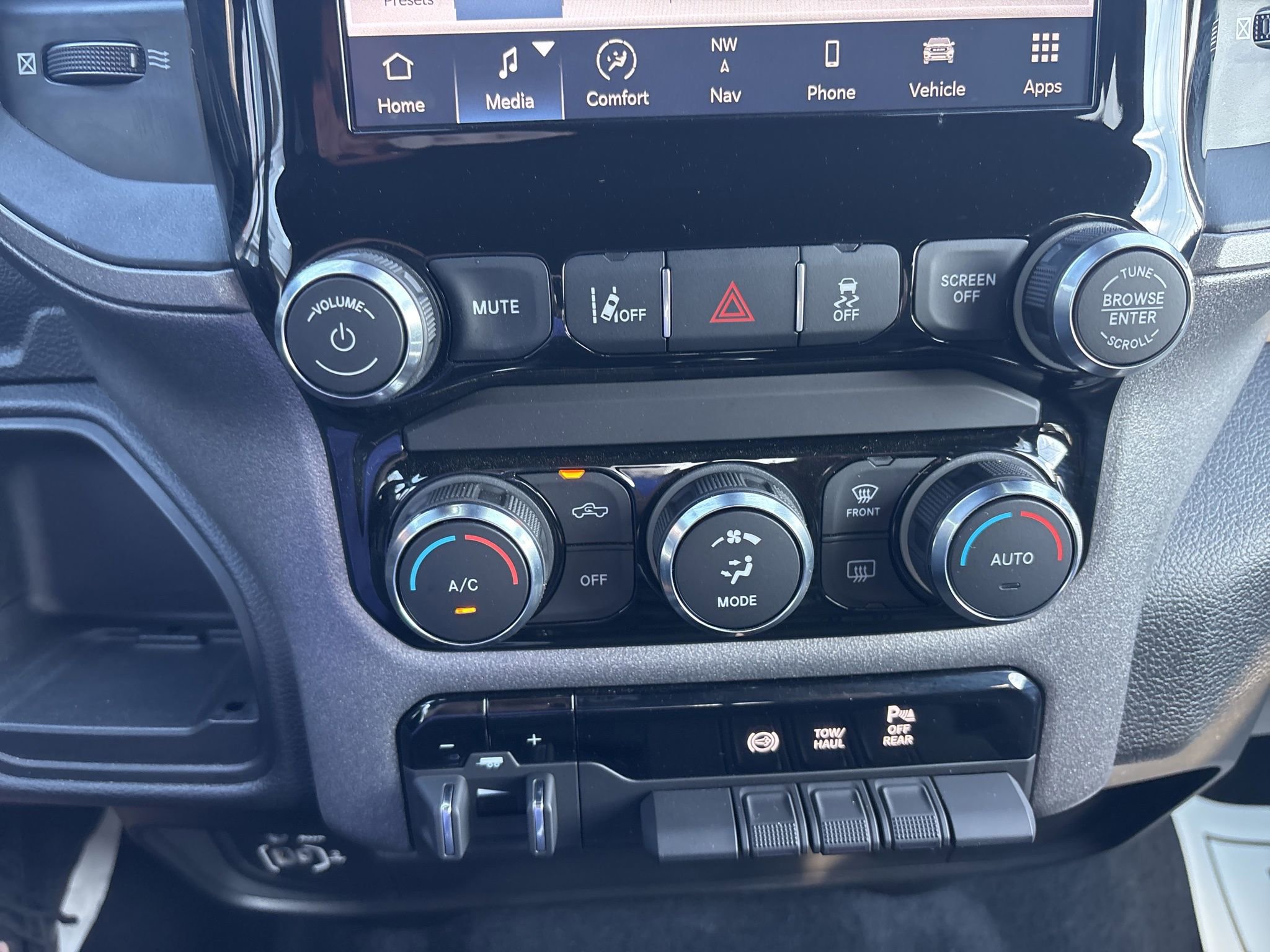 Used 2024 RAM 2500 Tradesman w/ Safety Group image 31