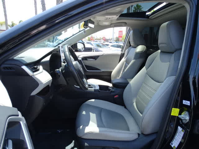 Used 2019 Toyota RAV4 Limited w/ Carpet Mat Package FWD image 18