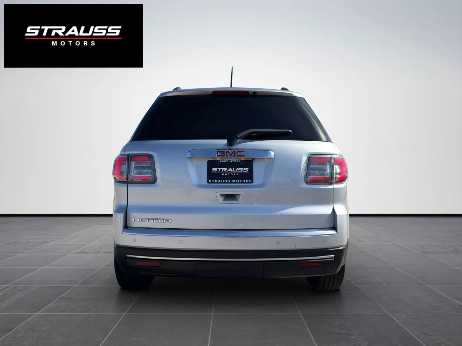 Used 2014 GMC Acadia SLE image 7