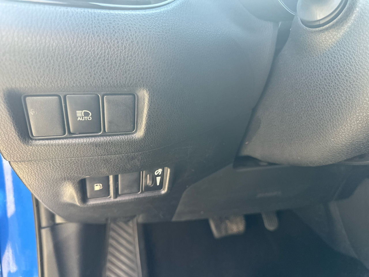 Used 2018 Toyota C-HR XLE image 16