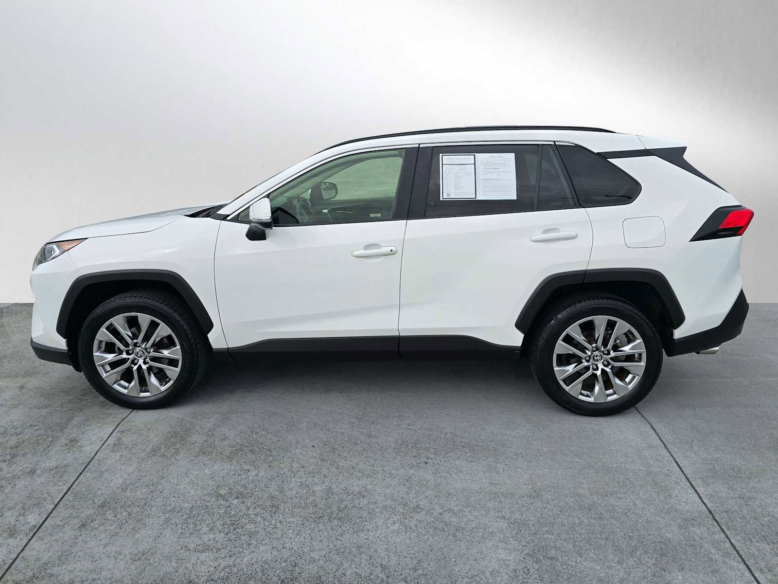 Certified 2020 Toyota RAV4 XLE Premium image 6