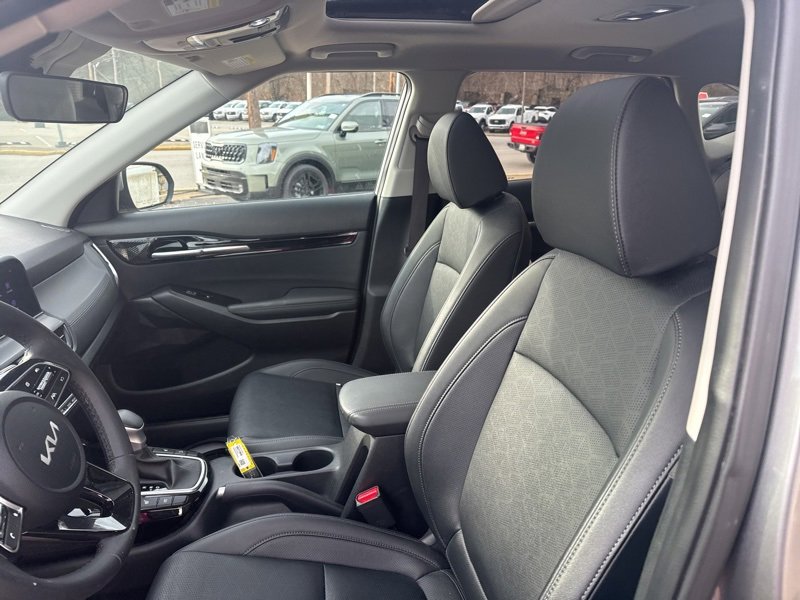 Used 2024 Kia Seltos EX image 11