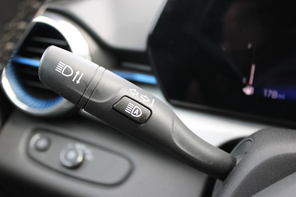 Used 2025 Chevrolet Trax LT w/ LT Convenience Package image 34